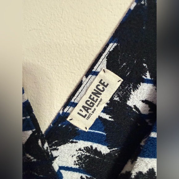 L'AGENCE Fit & Flare Dress Palm Print Sleeveless V-Neck Blue White Size 6 - Picture 2 of 4